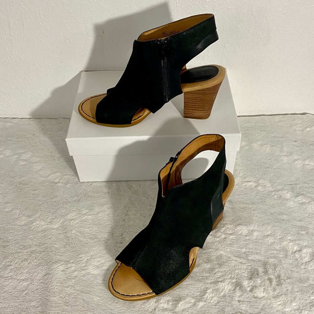 Born Carme Black Suede Peep Toe Booties Women’s Size 8M Side Zip Cut Out Design
